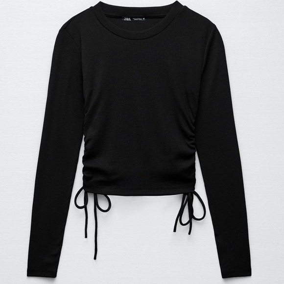 Spotted on Sophie: ZARA RIBBED TOP WITH GATHER DETAIL - Picture 8 of 13